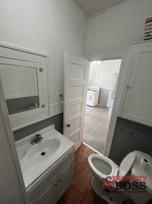 Building Photo - 1701 Elston St