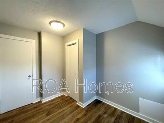 Building Photo - 453 S Keystone Ave