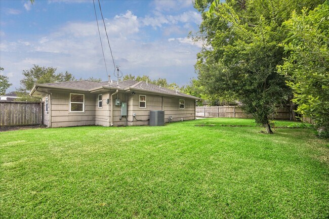 Building Photo - 3014 Conway St