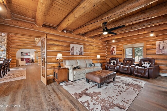 Building Photo - 948 S Foothill Dr