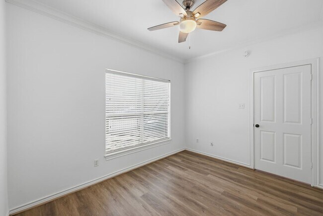Building Photo - 110 Detering St