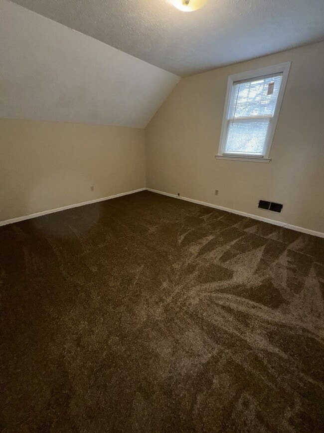 Building Photo - r2207