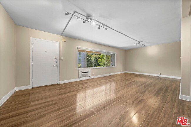 Building Photo - 8555 Sherwood Dr