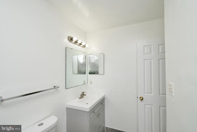 Building Photo - 7810 Lake Pleasant Dr