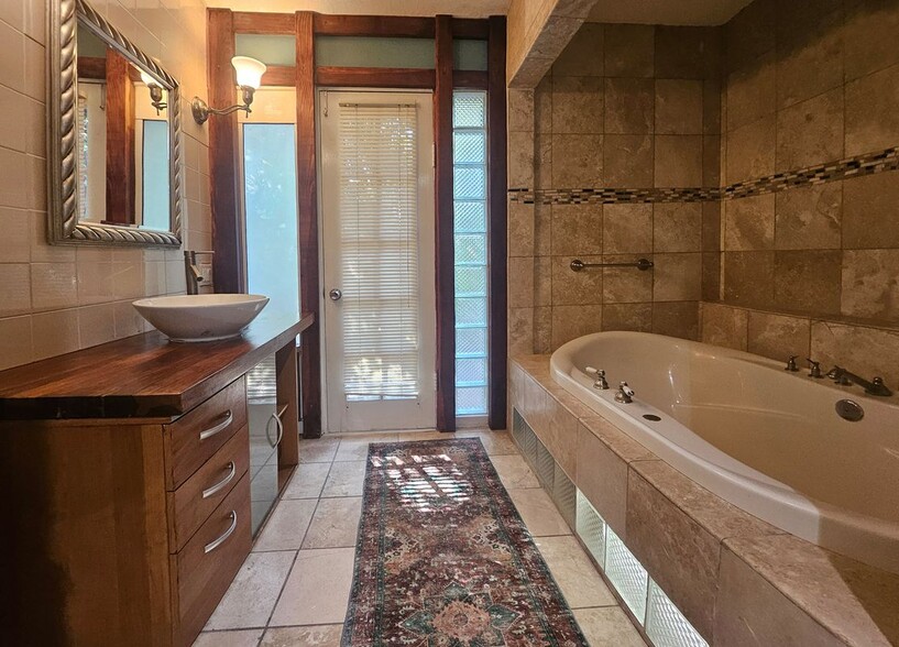 Building Photo - 2635 Puesta Del Sol