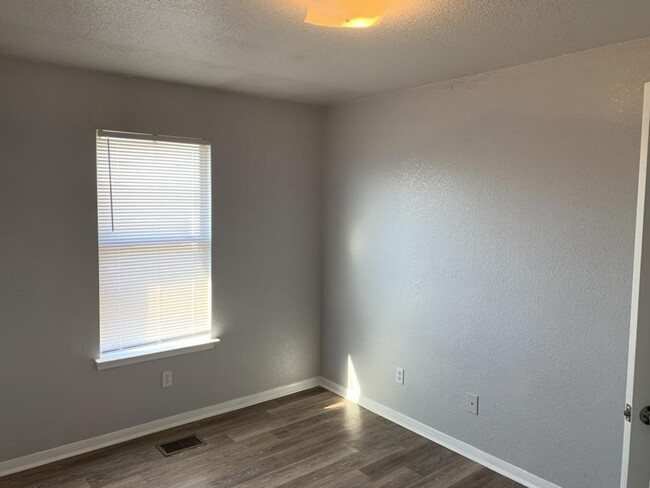 Building Photo - 2807 Cantabrian Dr