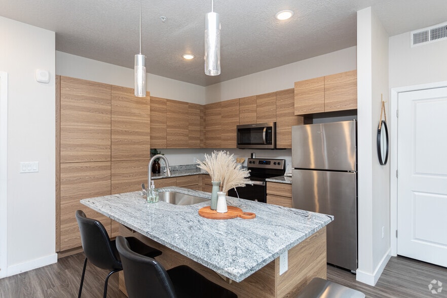 2BR, 2BA - 1,026SF - Kitchen - The Flats at Riverwoods