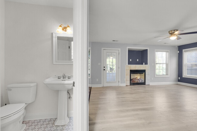 Building Photo - 109 Trinity Dr