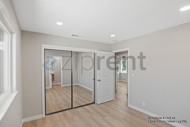 Building Photo - 1723 Laine Ave