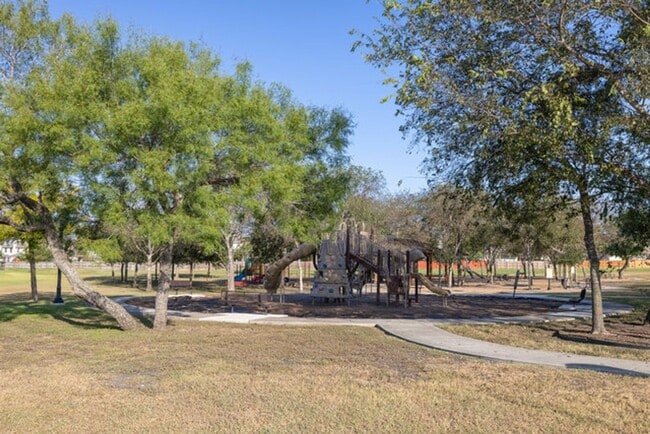 Building Photo - Single story home with study located in Miramar.