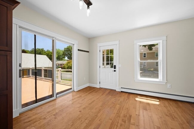 Building Photo - 34 Ricard St