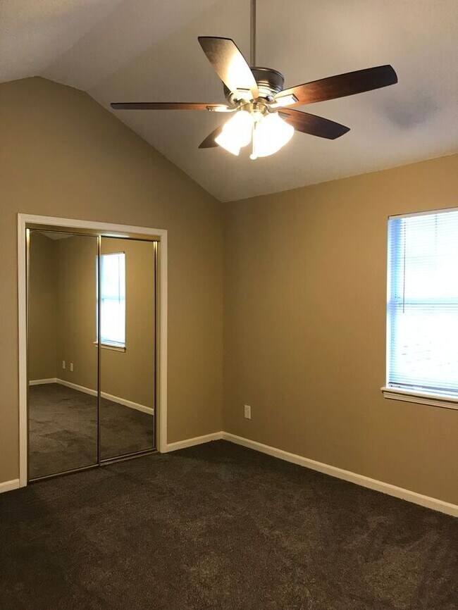 Building Photo - Whispering Winds Townhome - Perfect location for outdoor enthusiasts