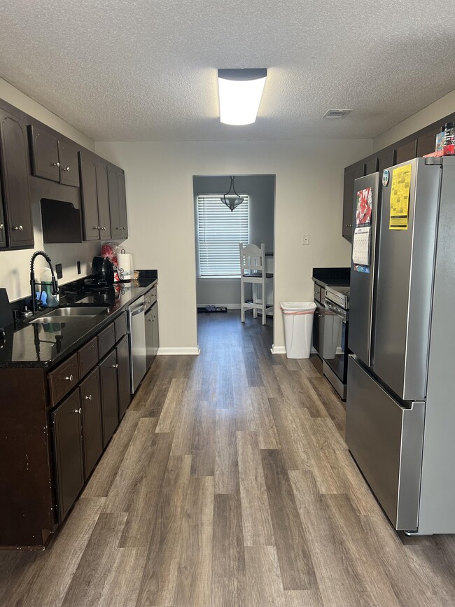 Building Photo - 822 Waterfield Dr