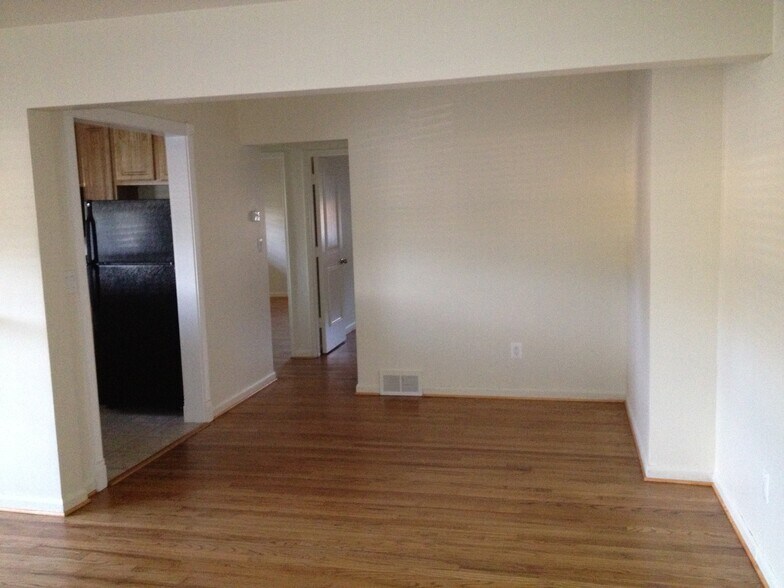 Open dining, living area - 25901 Woodward Ave