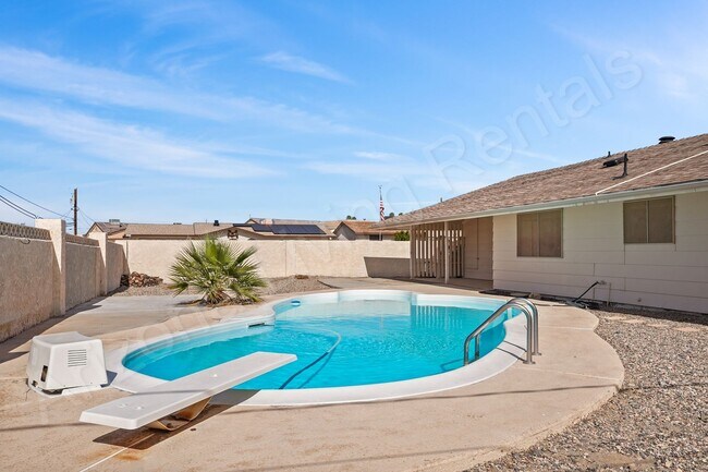 Building Photo - PET FRIENDLY POOL HOME