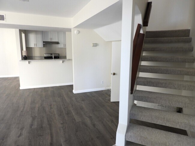 Building Photo - 1109 Tivoli Ln