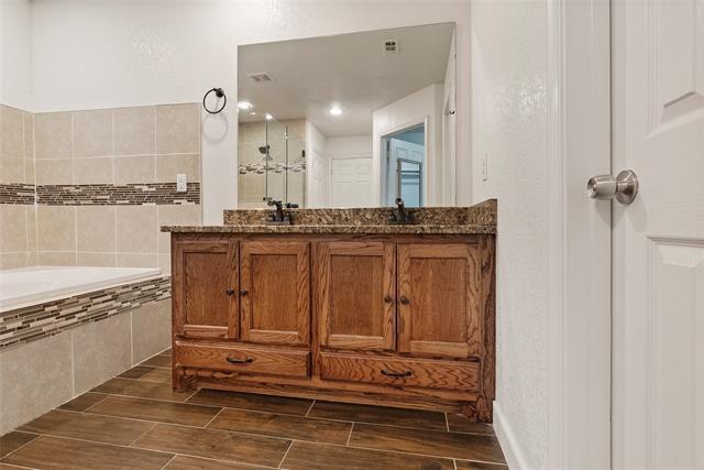 Building Photo - 750 S Valentine Dr