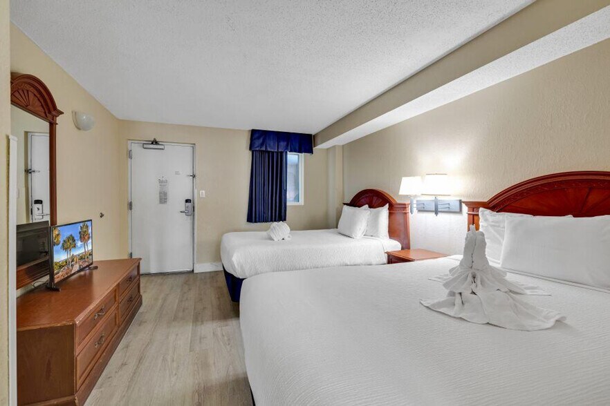 Building Photo - 2300 N Ocean Blvd