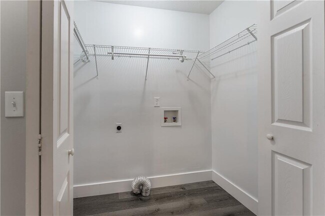 Building Photo - 5700 Tracy Dr SE