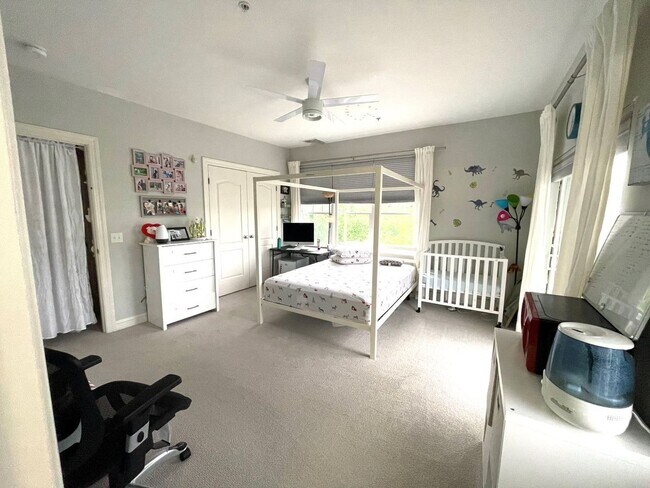 Building Photo - Modern 2 Br 1 Full / 2 half Bath Braintree Condominium