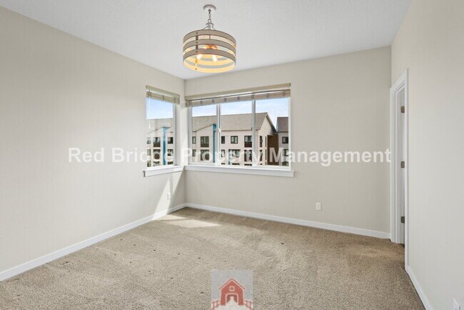 Building Photo - 17325 SW Goldcrest Ln