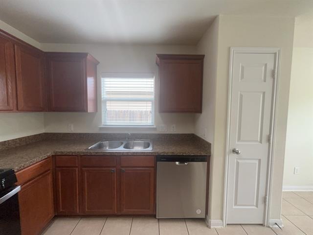 Building Photo - 10009 Iron Ridge Dr
