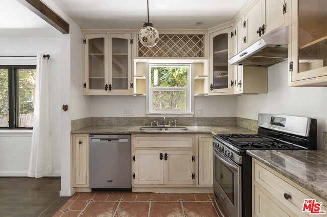 Building Photo - 11269 La Maida St