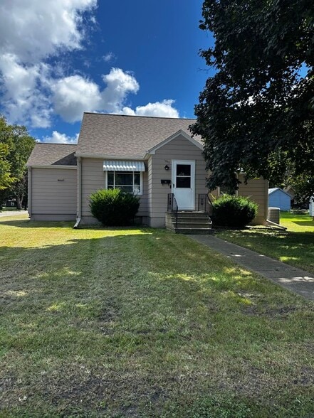 Building Photo - 1502 Lake St