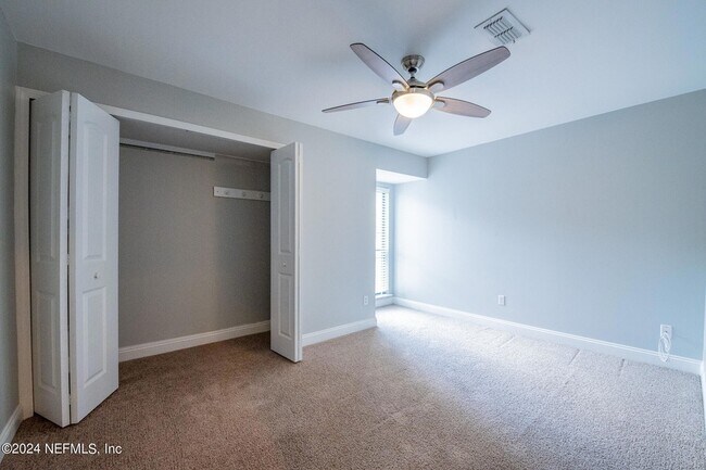 Building Photo - 11448 Sugar Maple Pl S