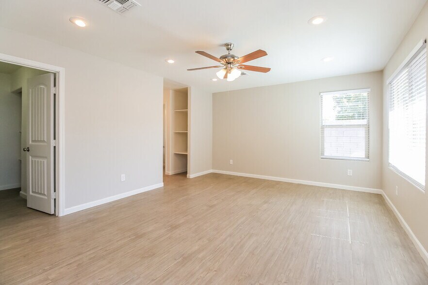 Building Photo - 3825 E Frances Ln