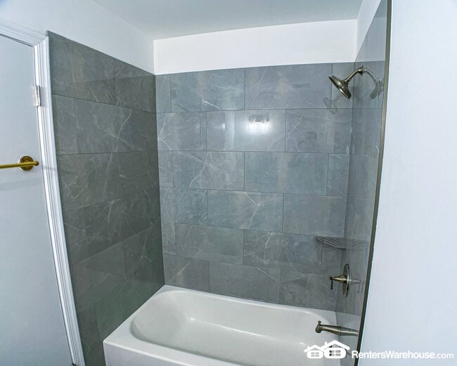 Building Photo - 13 Tivoli Lake Ct