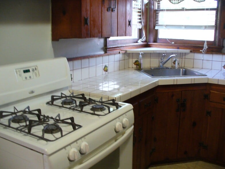 Building Photo - 114 E 35th St