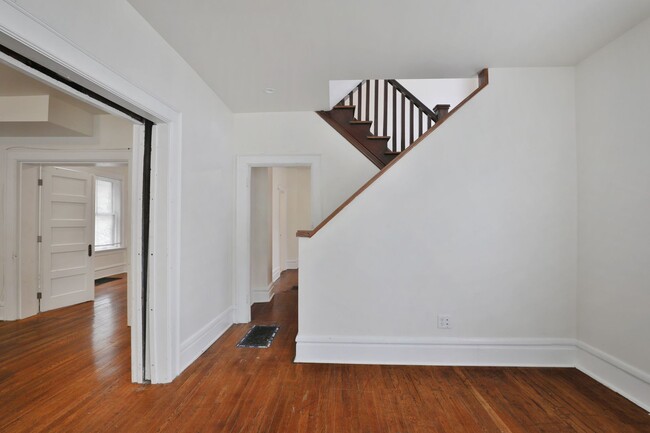Building Photo - 126-126.5-1265 Frambes Ave
