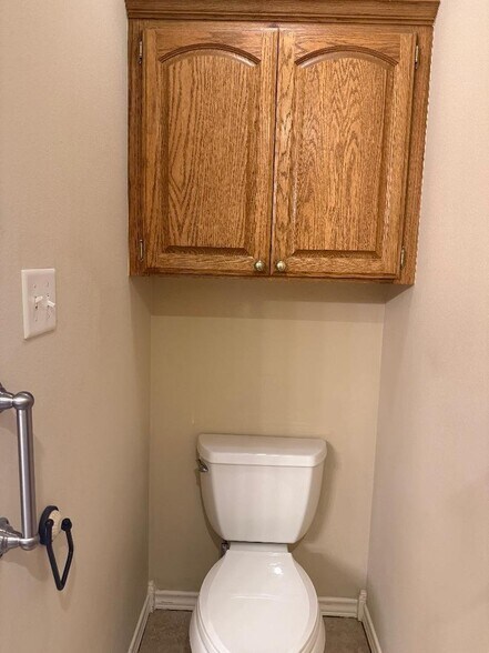 Building Photo - 2405 Tyler Ln