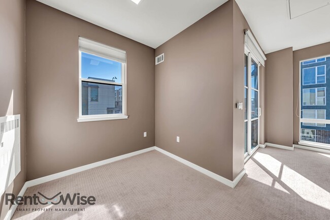 Building Photo - 298 Friedell St