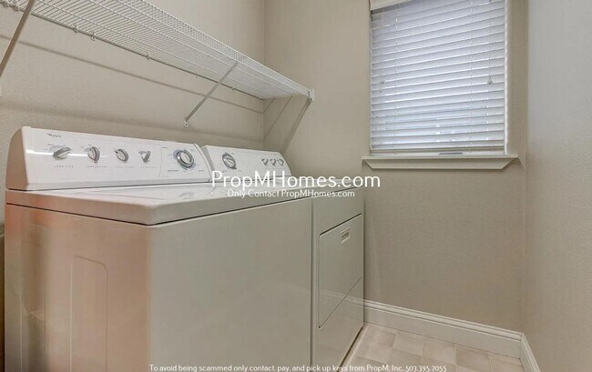 Building Photo - Luxury Four Bedroom Home in King City!