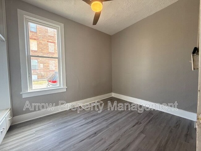 Building Photo - 715 Ella St