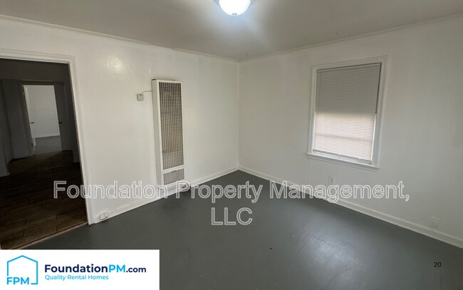 Building Photo - 2320 E Warren St