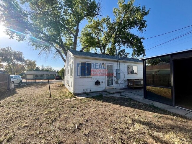 Building Photo - 990 Newark St