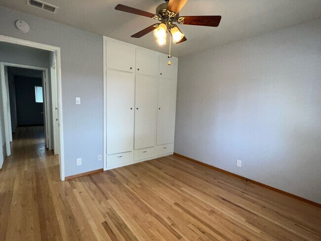 Building Photo - Bright Blossom Valley 3 Bedroom 2 Bath Single Family Home!