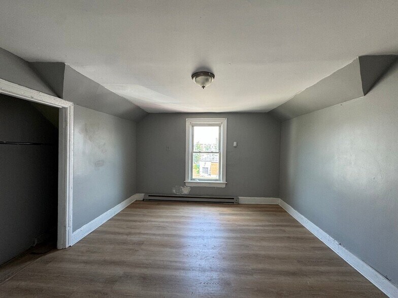 Building Photo - 508 Chalkstone Ave