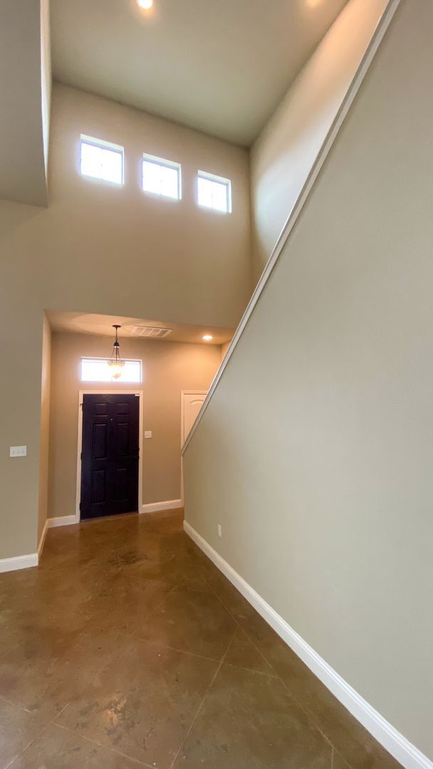 Building Photo - 3132 Stallion Dr