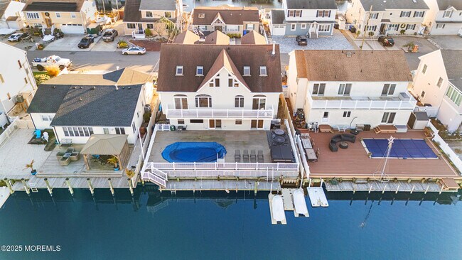 Building Photo - 3456 E Thistle Ave