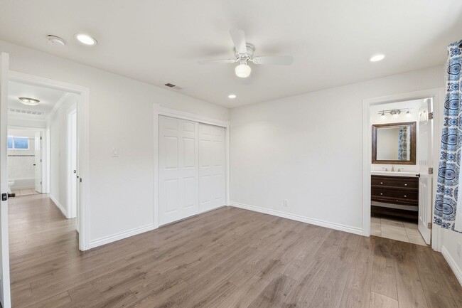 Building Photo - Sunning 3BD/3BA w/Bonus Room and Private Yard