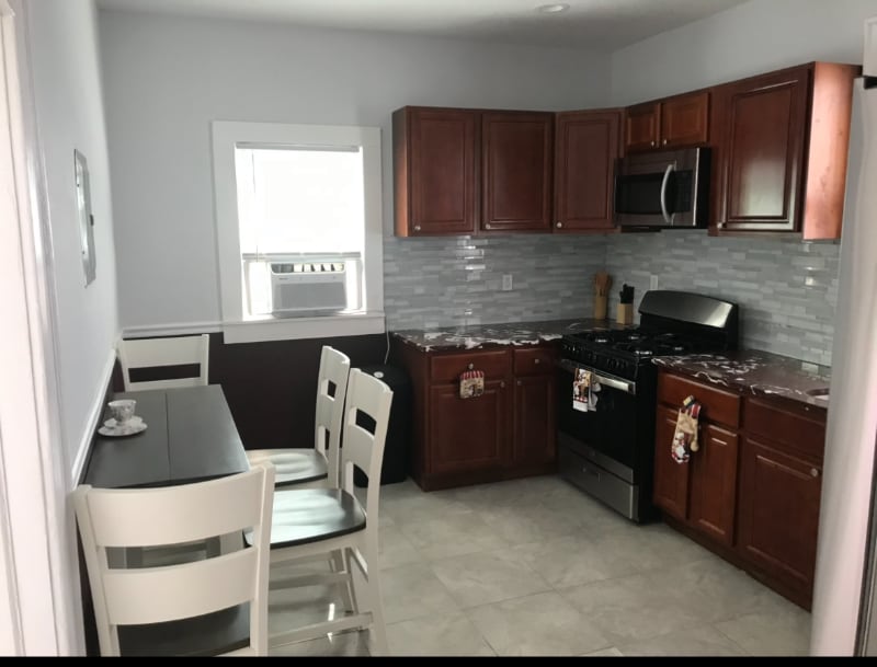 Building Photo - 142 Mapes Ave