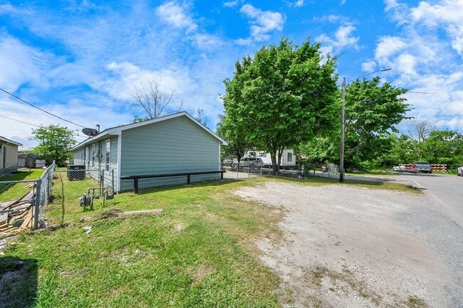 Building Photo - 13710 Brownsville St