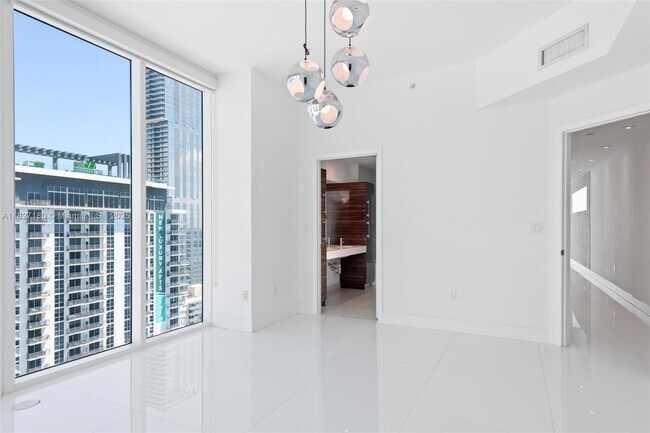 Building Photo - 2020 N Bayshore Dr