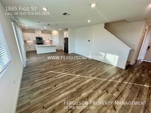 Building Photo - 1865 Figg St
