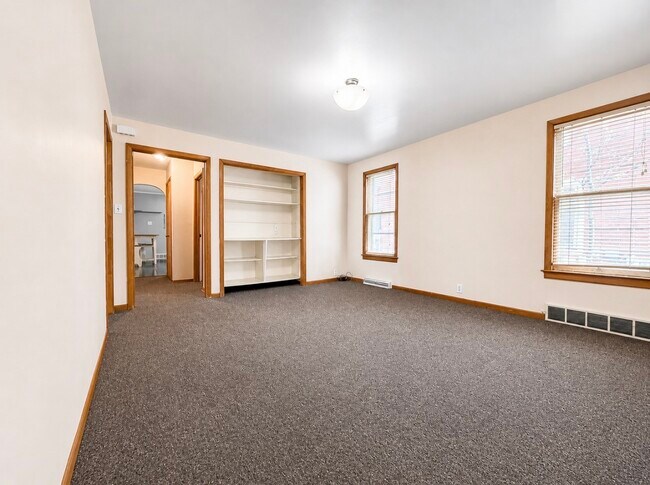 Building Photo - 16 Highland Ave