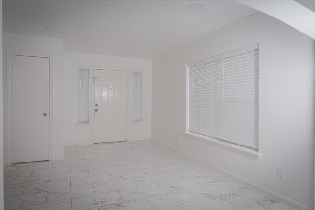 Building Photo - 3807 Gardenia Bend